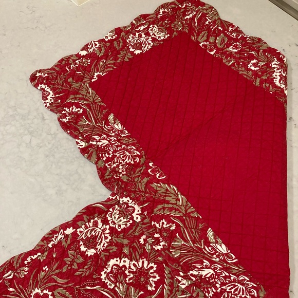 Williams Sonoma Reservable Table Runner - Perfect for the Holidays - Picture 3 of 7